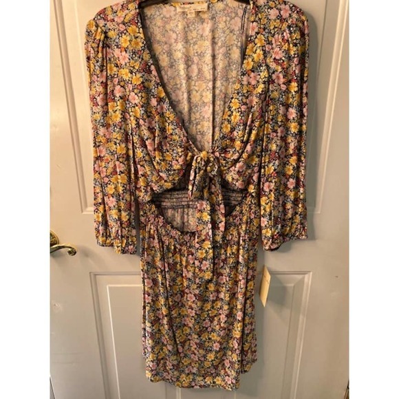 Bebop be you be free Floral Dress Tie Front with Cup Out Size Large NWTs - Picture 1 of 7